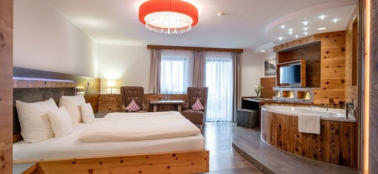 Hüttenhof - Wellnesshotel & Luxus-Bergchalets: Wohlfühlzimmer Harmonie Deluxe image #1