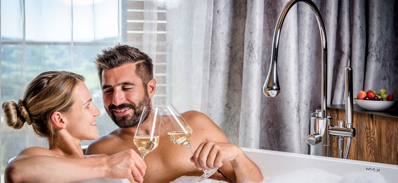 Adults Only Hüttenhof - Wellnesshotel & Luxusbergchalets: Hüttenhof Luxusauszeit für Zwei 2024