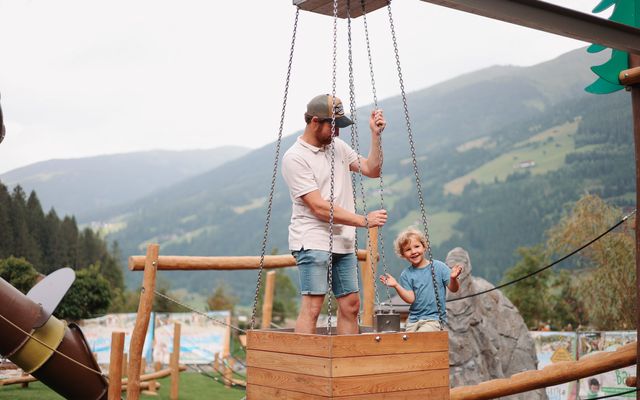 Familie_Spielplatz_Seilzug.jpg