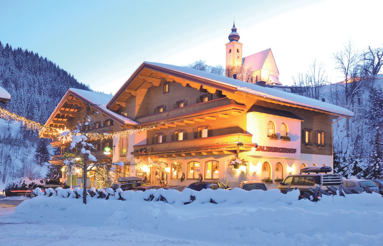 Das Familienhotel Salzburger Hof am Abend