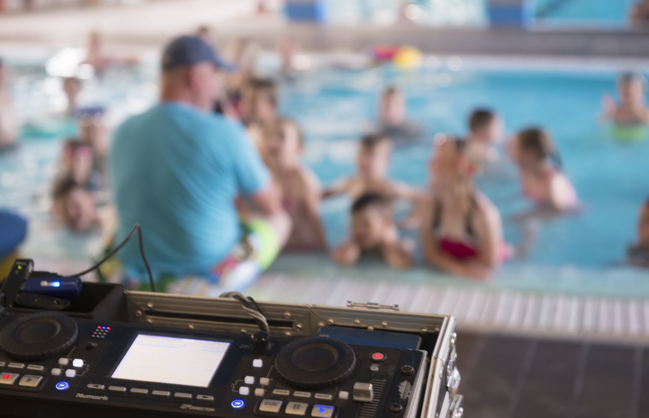 Kinderdisko im Innen-Pool