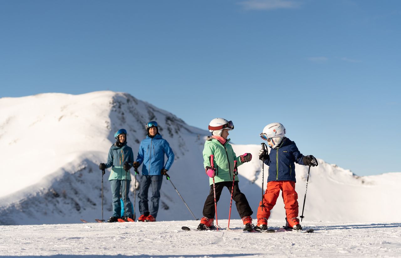 Ski fahren mit der Familie