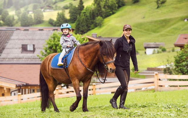 Ponyspaziergang im Reitkindergarten