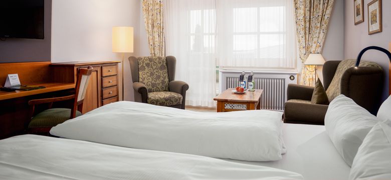 Sport- und Wellnesshotel Angerhof ****S: Doppelzimmer Landhaus Südseite image #2