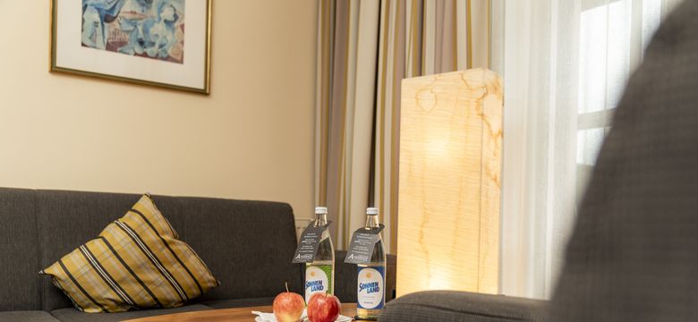 Sport- und Wellnesshotel Angerhof ****S: Doppelzimmer Klassik Hangseite image #7