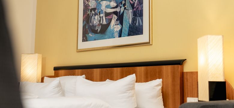 Sport- und Wellnesshotel Angerhof ****S: Doppelzimmer Klassik Hangseite image #3