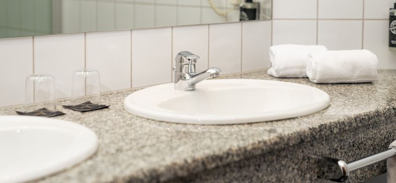 Sport- und Wellnesshotel Angerhof ****S: Juniorsuite zur Südseite image #4