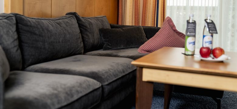 Sport- und Wellnesshotel Angerhof ****S: Suite klassisch zur Südseite image #7