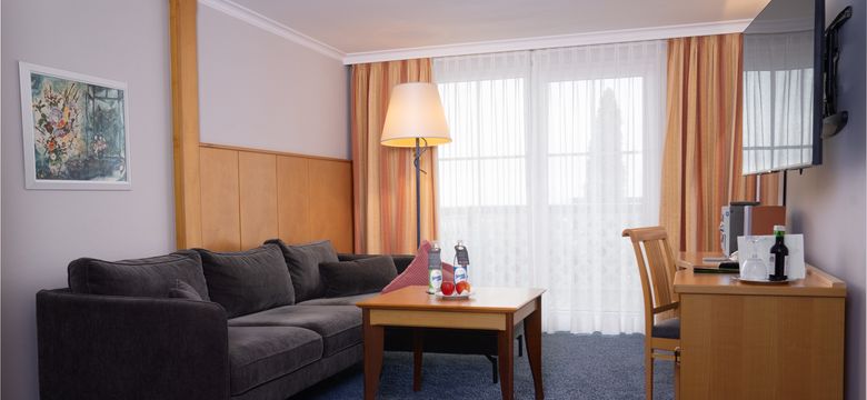 Sport- und Wellnesshotel Angerhof ****S: Suite klassisch zur Südseite image #1