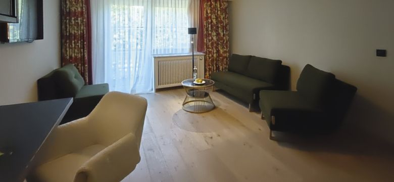 Sport- und Wellnesshotel Angerhof ****S: Suite Predigstuhl Hangseite image #2