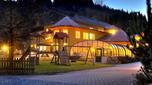 Die Skischule am Hochficht bietet Spiel und Spaß für Ihre Kinder.