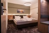 Juniorsuite mit Blick zum Hof