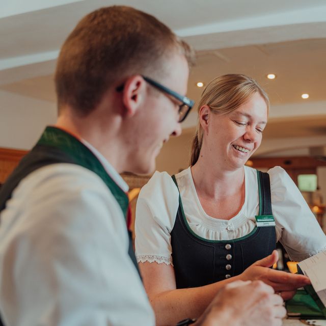 Stellenangebot: Fachmann/-frau (m/w/d) für Restaurants und Veranstaltungsgastronomie für 2024