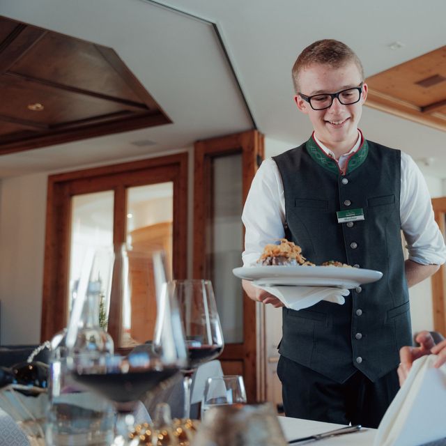 Stellenangebot: Aushilfskraft (m/w/d) für den Service