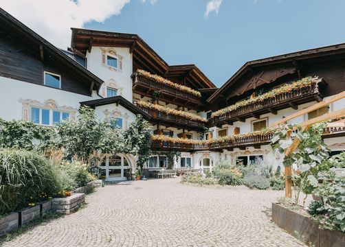 Biohotel Steineggerhof: Außenansicht mit Garten - Bio- und Bikehotel Steineggerhof, Steinegg, Dolomiten, Trentino-Südtirol, Italien