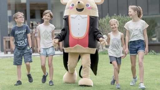 Wenn der Gorfion-Song abends im Hotel ertönt, tanzen alle Kinder mit.