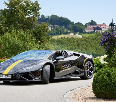 Erstes & einziges 5-Sterne Wellnesshotel im Bayerischen Wald Wellness- & Sporthotel Jagdhof: Lamborghini Driving 2024