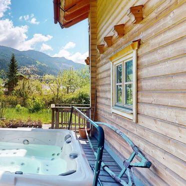 Whirlpool auf der Terrasse, Schlosswirt Chalet I, Grosskirchheim, Kärnten, Kärnten, Österreich