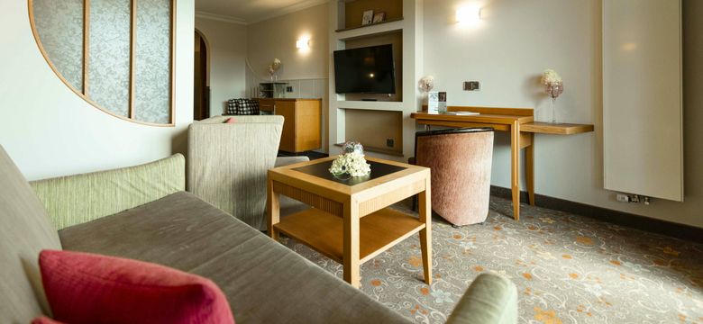 Wohnbereich im Doppelzimmer Rosenquarz im ElfenReich