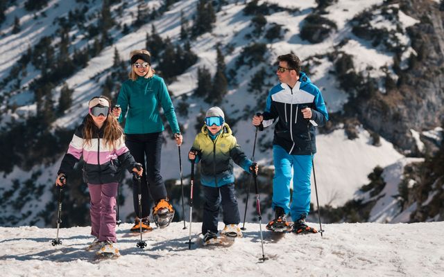 Familie-beim-Skifahren_(c)_Ringler_5.jpg
