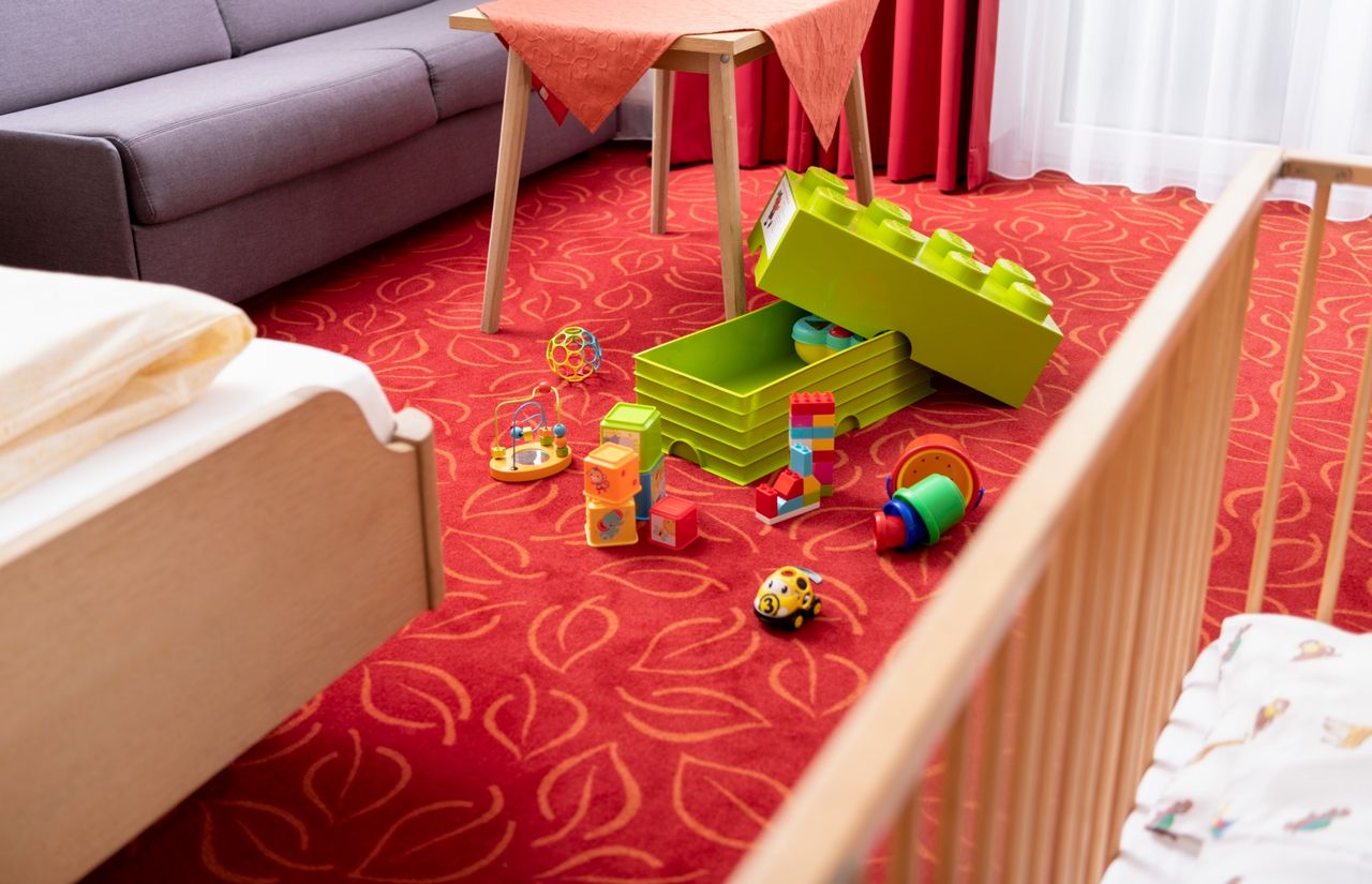 spielekiste-fuer-kinder-im-zimmer (Groß).jpg