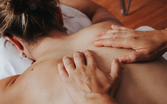 Aromaöl Ganzkörpermassage im Wert von 79€ - PANORAMA Allgäu Spa Resort