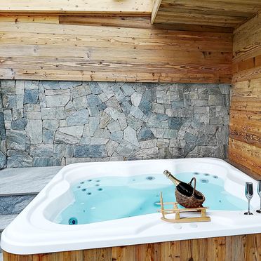 Whirlpool, Naturchalet INSToul, St. Johann im Ahrntal, Südtirol, Trentino-Südtirol, Italien