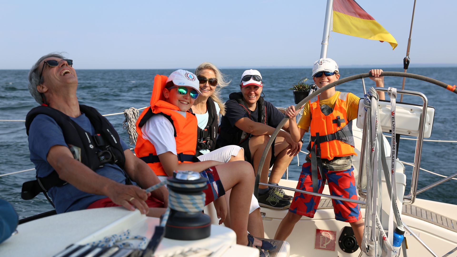 Familiencrew auf dem Boot