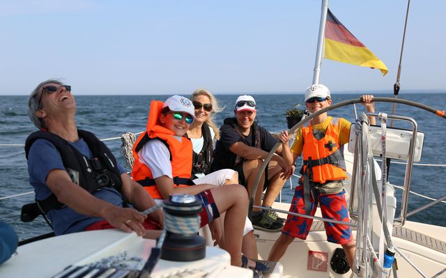 Familiencrew auf dem Boot