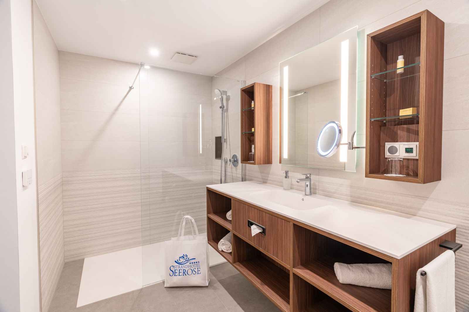 Komfort-Doppelzimmer Deluxe mit Balkon und Meerblick image 2 - Strandhotel Seerose