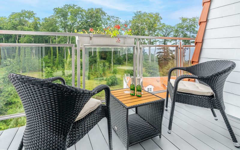 Komfort-Doppelzimmer Deluxe Balkon mit Meerblick  zur Waldseite image 2 - Strandhotel Seerose