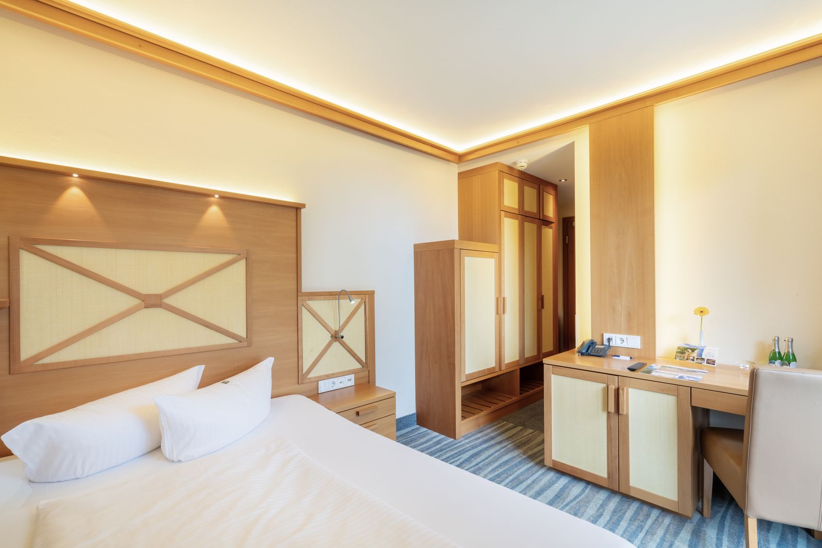 Kleines Doppelzimmer mit  Balkon & Meerblick image 2 - Strandhotel Seerose