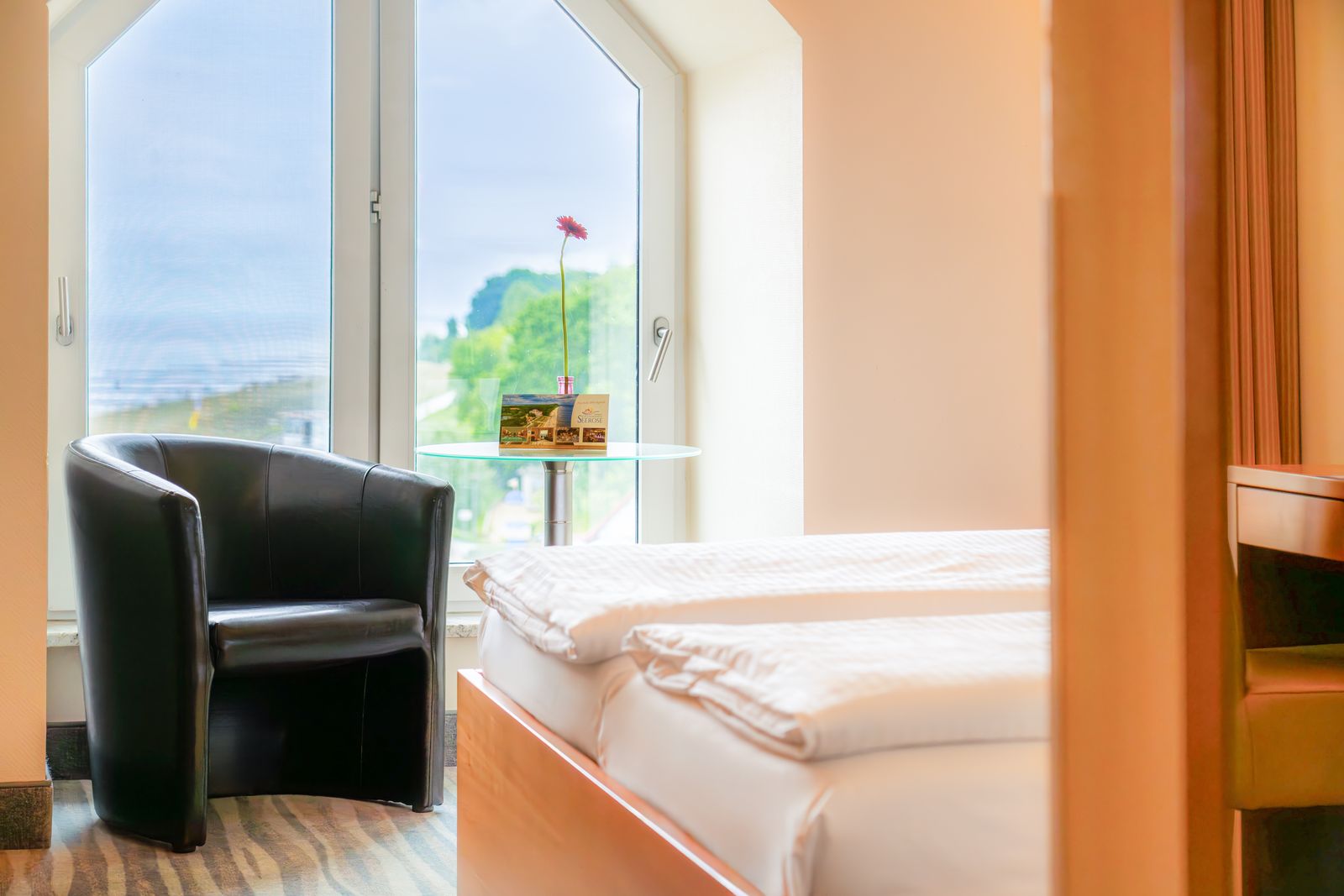 Doppelzimmer mit Meerblick image 5 - Strandhotel Seerose