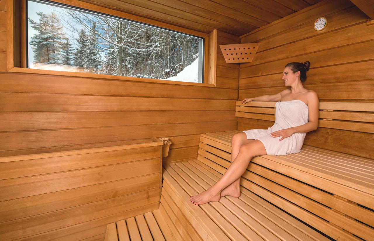 Sauna mit Blick auf Schwarzwald-Panorama