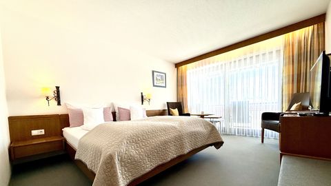 Doppelzimmer  mit Balkon noch nicht renoviert und im Charm der 80-iger