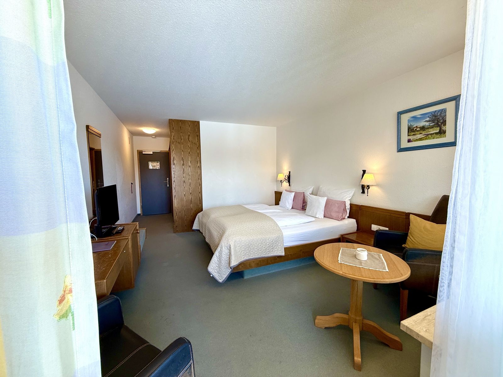 Doppelzimmer  mit Balkon noch nicht renoviert und im Charm der 80-iger image 8 - Landhaus Hotel Sommerau GmbH