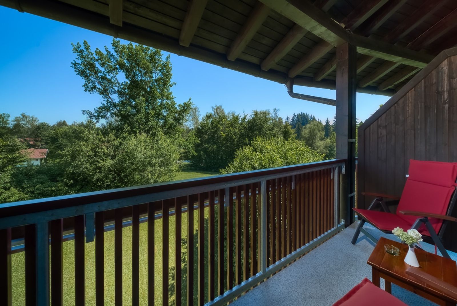 Doppelzimmer mit Balkon noch nicht renoviert und im Charm der 80-iger image 3 - Landhaus Hotel Sommerau GmbH