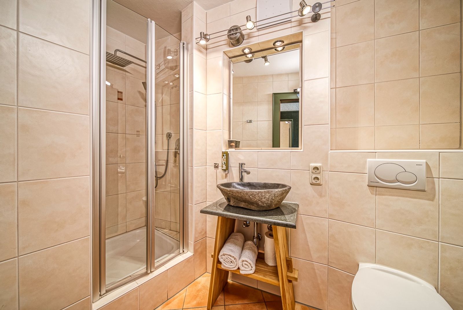 Einzelzimmer Komfort mit Terasse image 3 - Landhaus Hotel Sommerau GmbH