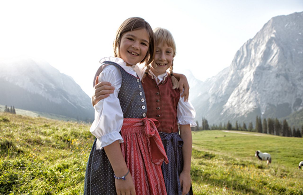 Kinder_im_Dirndl.jpg