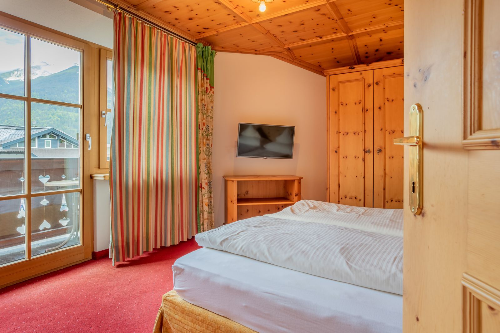 MURMELTIER image 2 - Familotel Zugspitze Hotel Tirolerhof