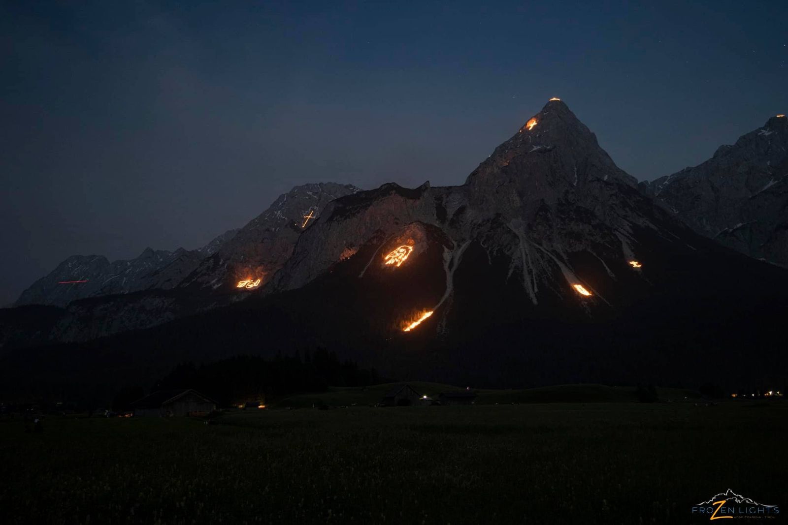 BERGE in FLAMMEN - Bergfeuer zur Sommersonnwende image 3 - Familotel Zugspitze Hotel Tirolerhof