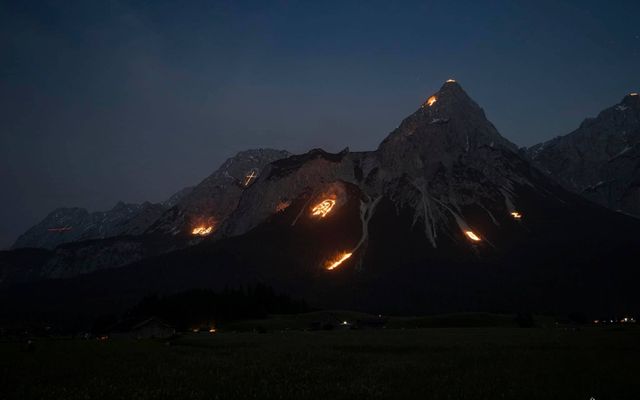 Mountains in flames image 3 - Familotel Zugspitze Hotel TIROLERHOF 