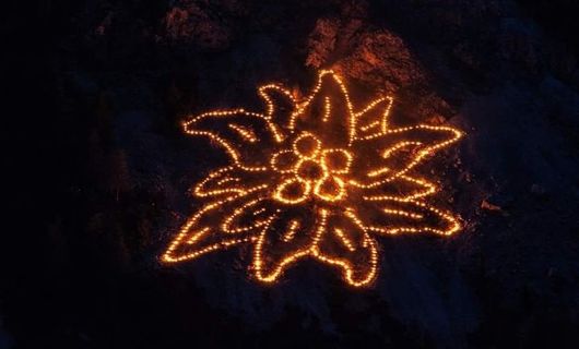 BERGE in FLAMMEN - Bergfeuer zur Sommersonnwende
