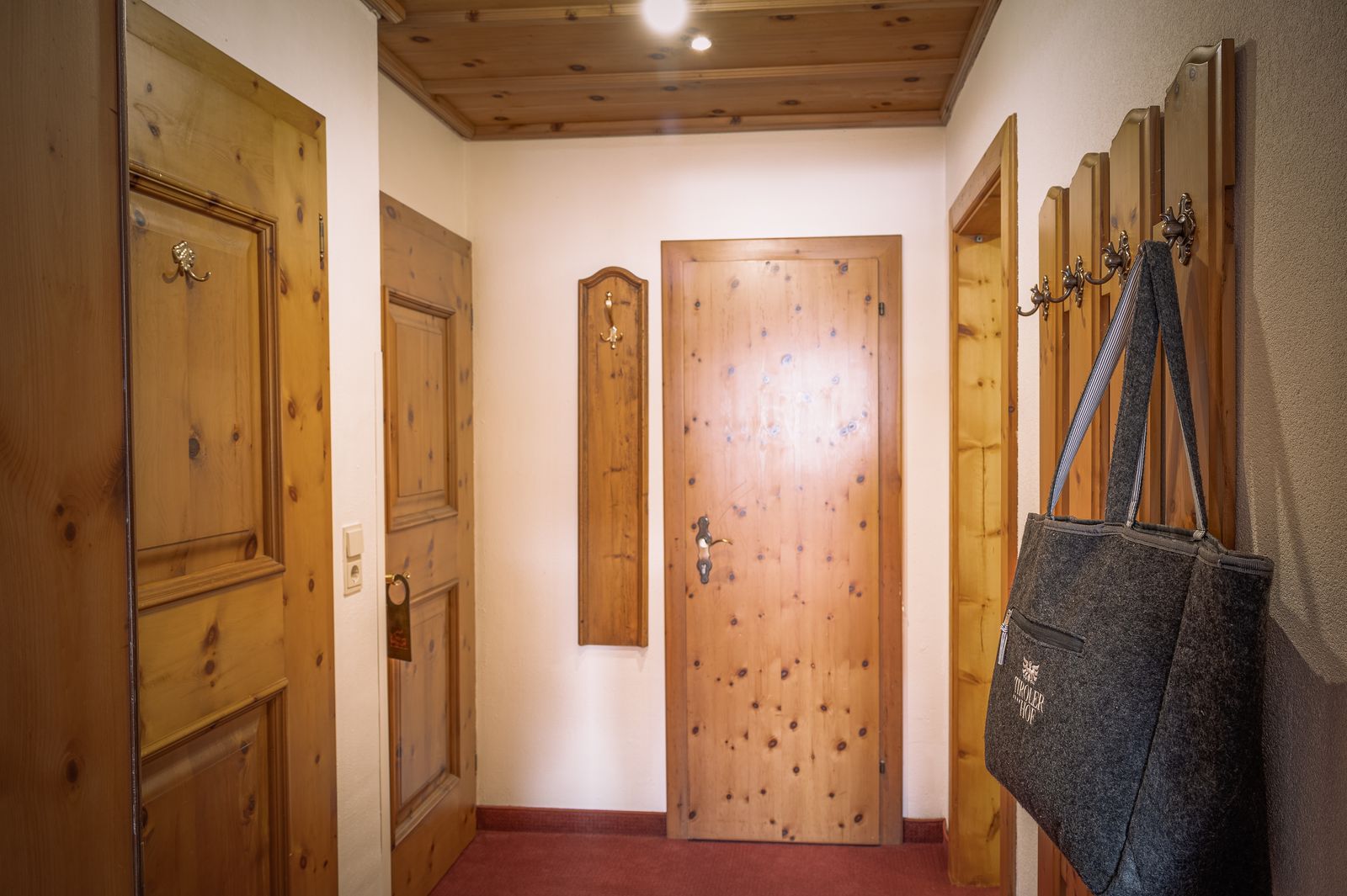 BÄRENHÖHLE image 4 - Familotel Zugspitze Hotel Tirolerhof