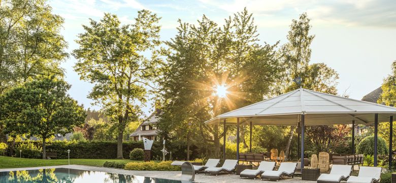 Parkhotel Adler: Thank God It’s Friday