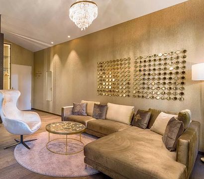 Parkhotel Adler: Thank God It’s Friday