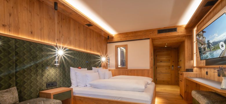 Natur- & Wellnesshotel Brunner Hof 4****S: naturSPA-Wohlfühlsuite "Liebesglück" 46 m² image #2