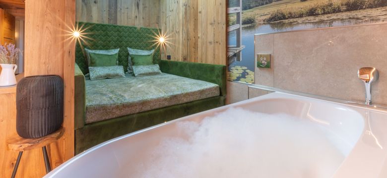 Natur- & Wellnesshotel Brunner Hof 4****S: naturSPA-Wohlfühlsuite "Liebesglück" 46 m² image #6
