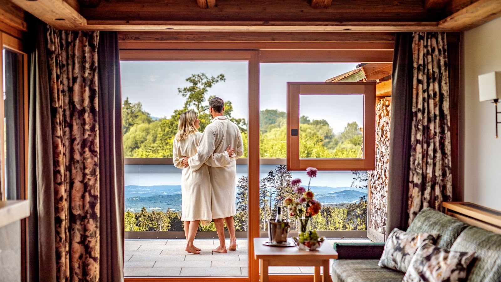 Wellnesshotel Brunner Hof im Bayerischen Wald naturSPA-Suite Deluxe mit eigener Sauna, Whirlwanne und Dachterrasse