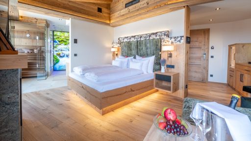 Wellnesshotel Brunner Hof im Bayerischen Wald naturSPA-Suite Premium mit eigener Sauna, Whirlwanne und Dachterrasse